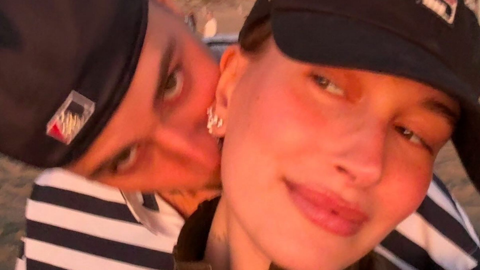 So-s-Justin-Bieber-teilt-romantisches-Selfie-mit-Hailey