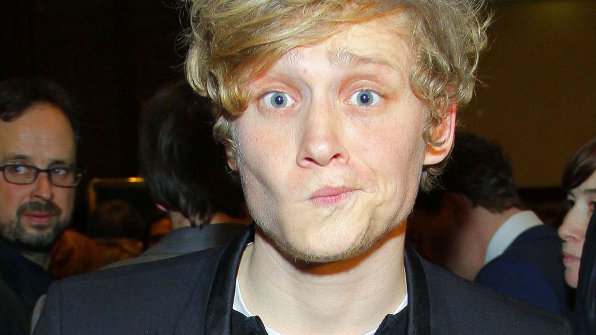 Matthias Schweighöfer leidet an großer Flugangst Promiflash.de Matthias Schweighöfer leidet an großer Flugangst Promiflash.de
