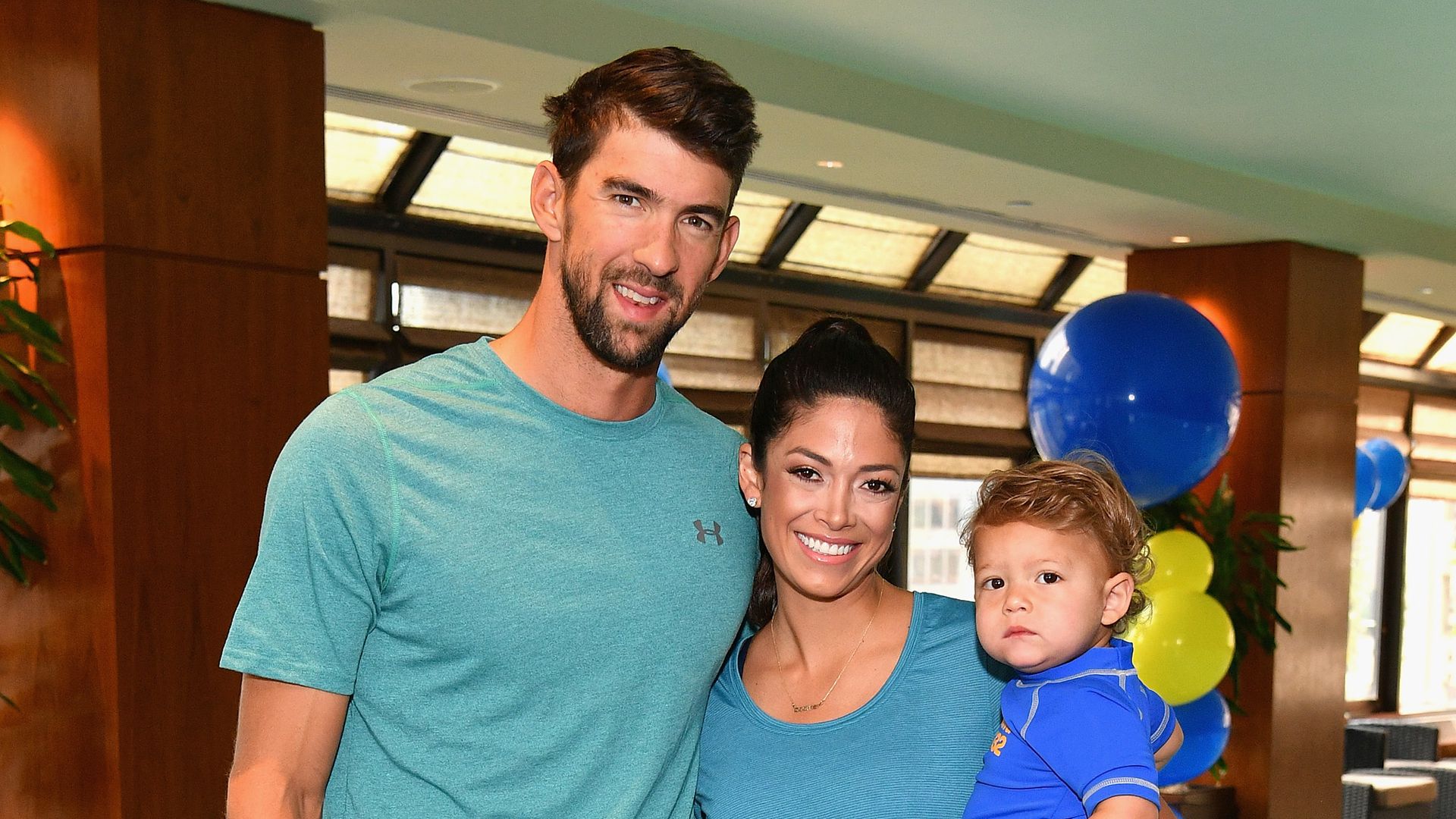 Das steckt hinter den komischen Flecken von Michael Phelps! Promiflash.de