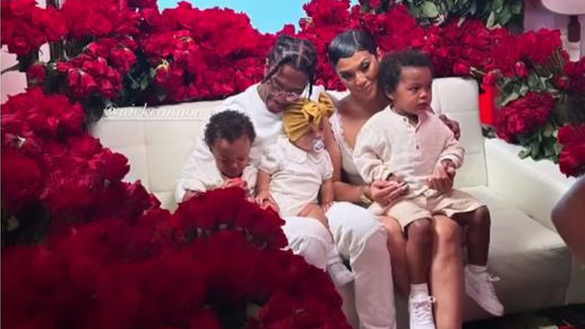 Wow! Nick Cannon überrascht Abby De La Rosa mit 3.000 Rosen