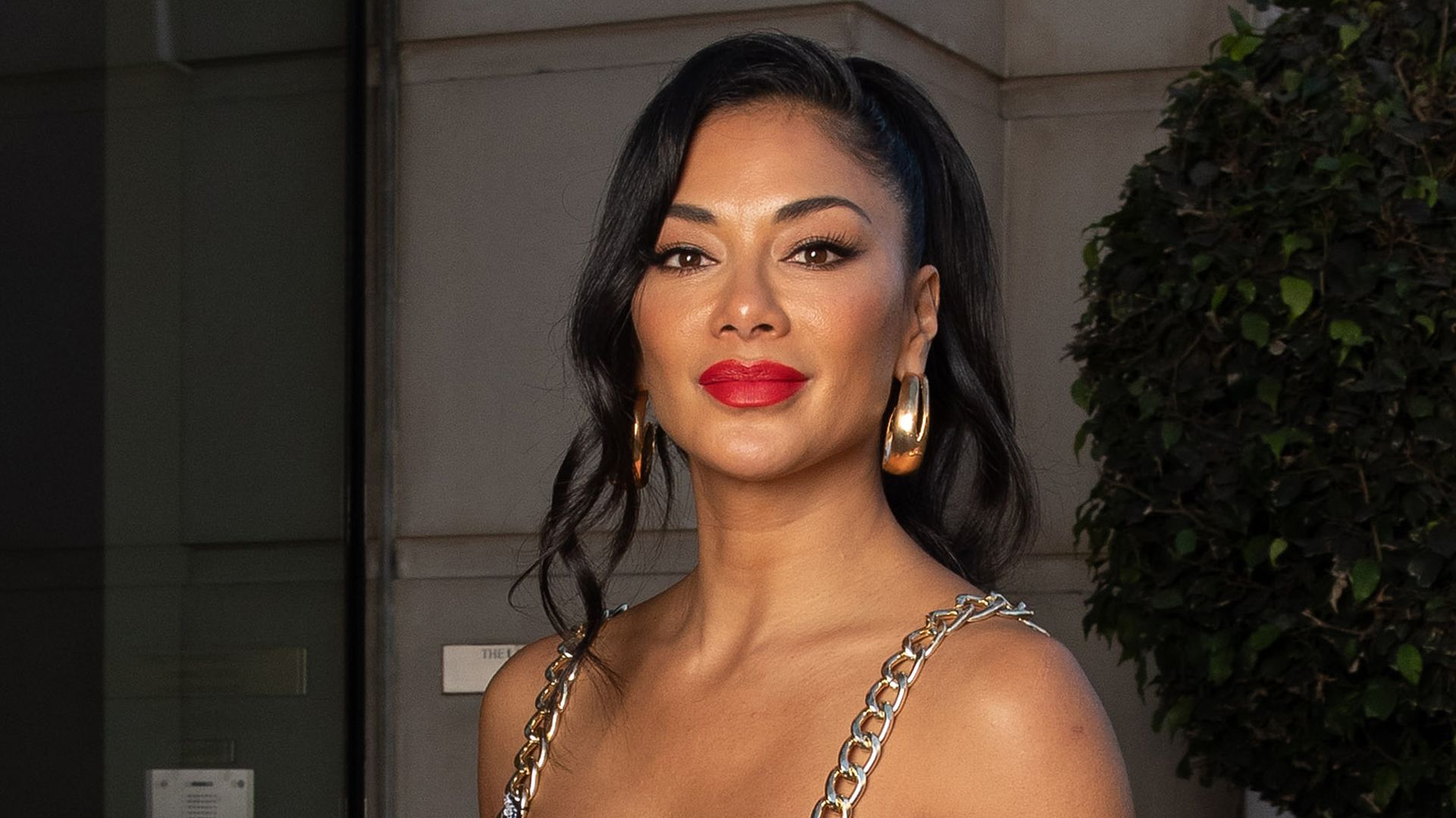 Heiß wie nie Nicole Scherzinger posiert im FitnessOutfit!