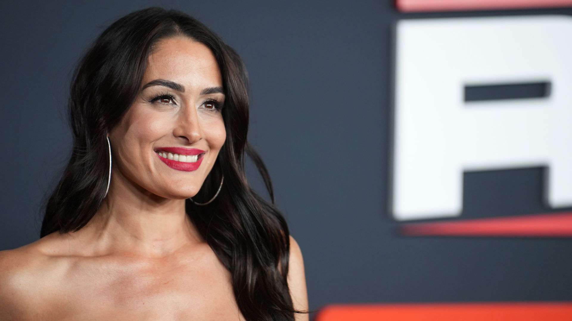 Nikki-Bella-strahlt-nach-Scheidungsdrama-auf-dem-Red-Carpet