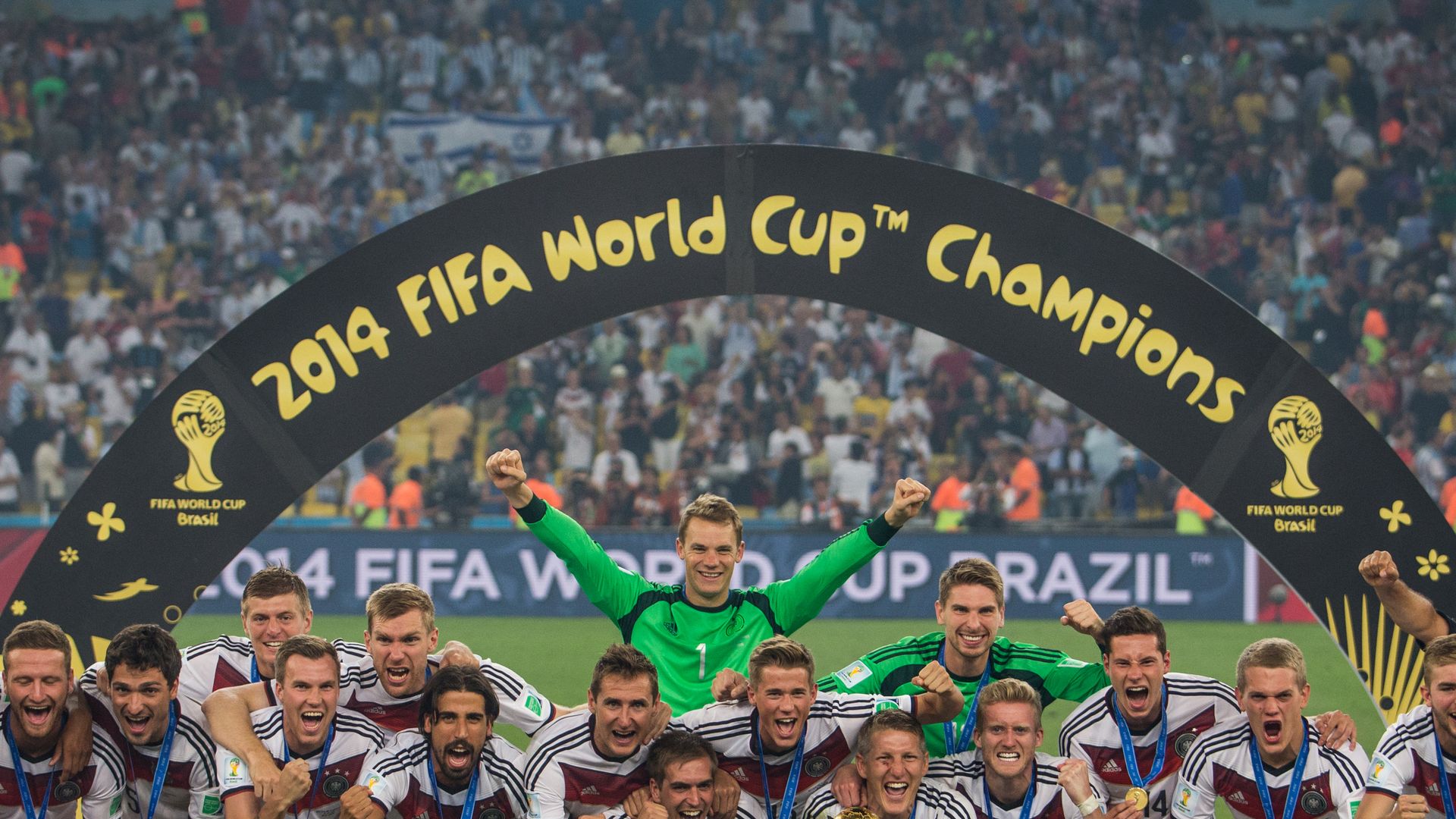 Endlich da Die Weltmeister sind zurück in Berlin! Promiflash.de