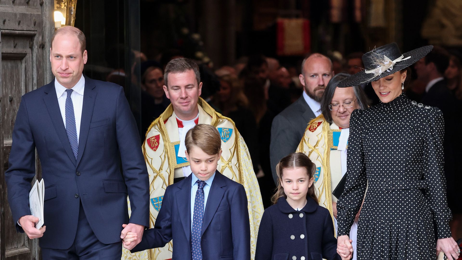 Wie Heißen Die Royals Mit Nachnamen Wie ihre Eltern: Prinz George & Charlotte haben neue Titel