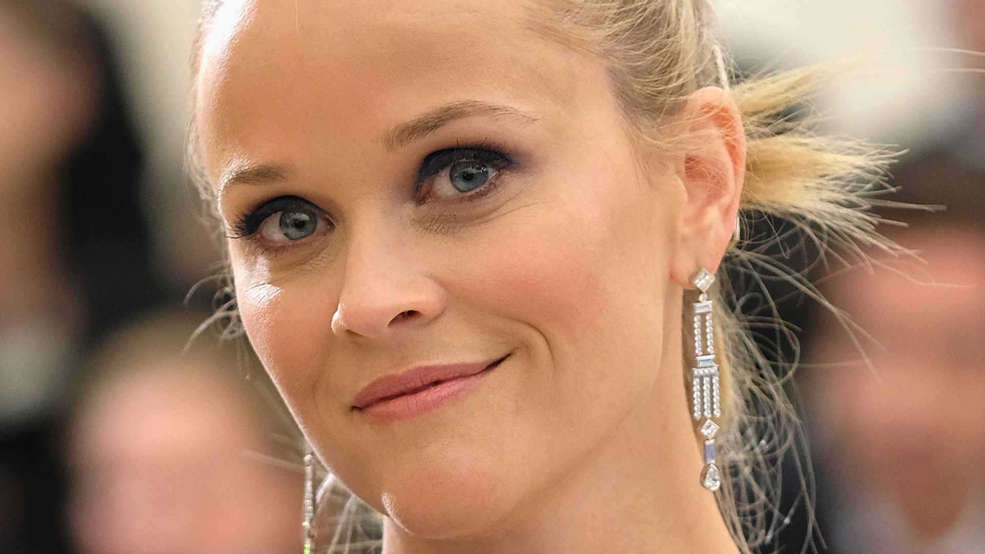 "PuberMe"Challenge Stars zeigen peinliche TeenieLooks!