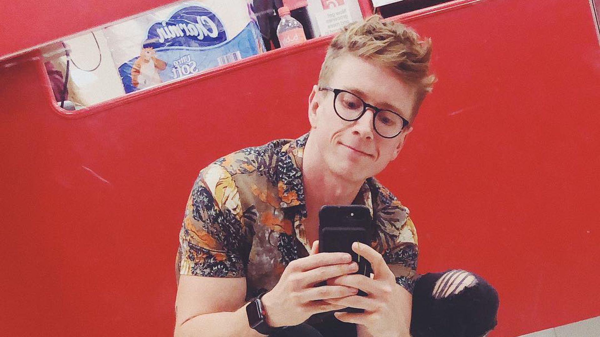 Wegen Ballons YouTuber Tyler Oakley hat Ärger am Flughafen