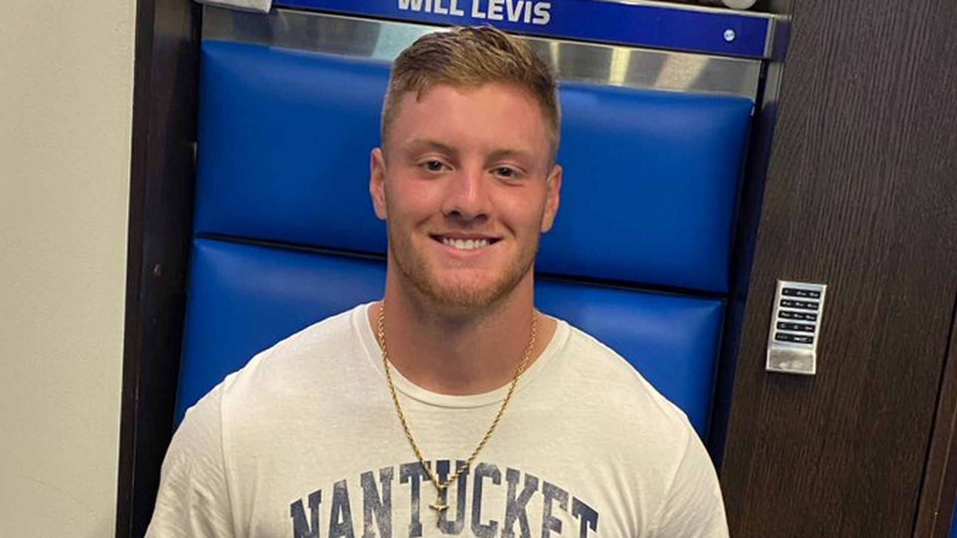 Keine Milch NFLTalent Will Lewis trinkt Kaffee mit Mayo