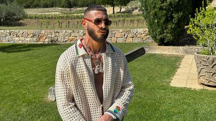 Rapper Shindy präsentiert stolz seinen trainierten Körper