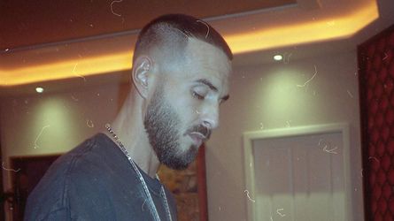 Rapper Shindy präsentiert stolz seinen trainierten Körper