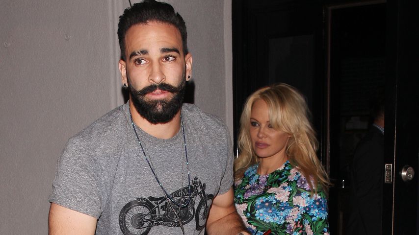 Pam Anderson In Klinik Hat Ihr Ex Ihr Die Hand Zerquetscht Promiflash De