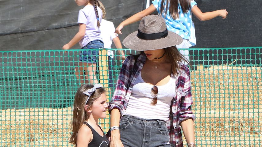 Alessandra Ambrosio mit Tochter Anja beim "Pumpkin Patch" in Los Angeles