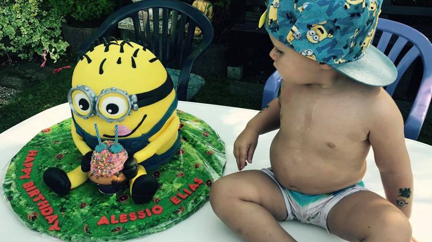 Alessio Lombardi neben seiner Minion-Torte