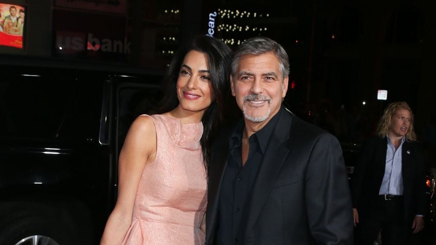 Amal und George Clooney auf dem Red Carpet