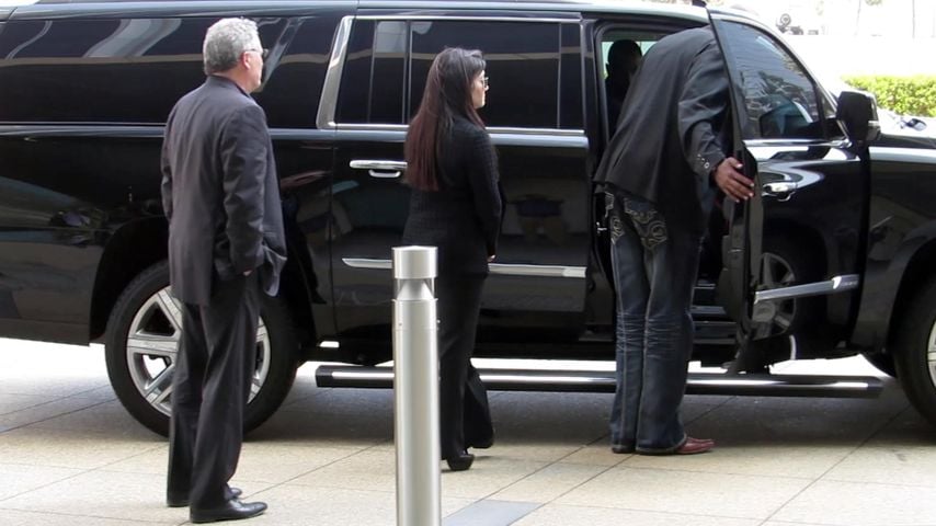 Amber Heards Limousine in Los Angeles am Tag ihres Verhörs durch Johnny Depps Anwälte