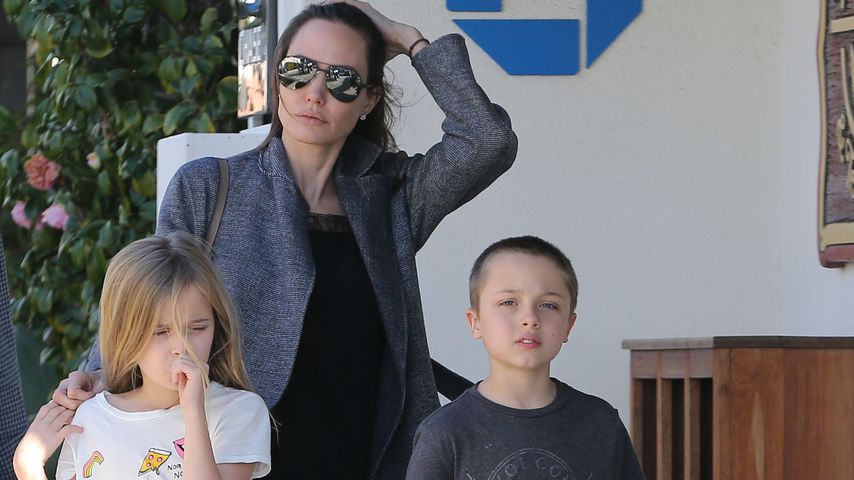 Angelina Jolie mit den Zwillingen Vivienne und Knox in Malibu