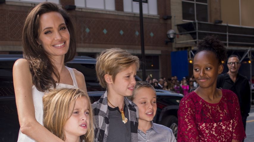 Angelina Jolie mit ihren Kindern Vivienne, Shiloh, Knox und Zahara