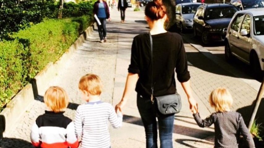 Angelina Posth mit den drei Kindern