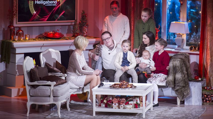 Angelo Kelly mit seiner Frau Kira und seinen fünf Kindern bei Carmen Nebel