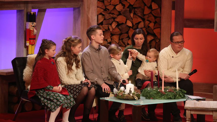Angelo Kelly mit seiner Frau Kira und den gemeinsamen fünf Kindern