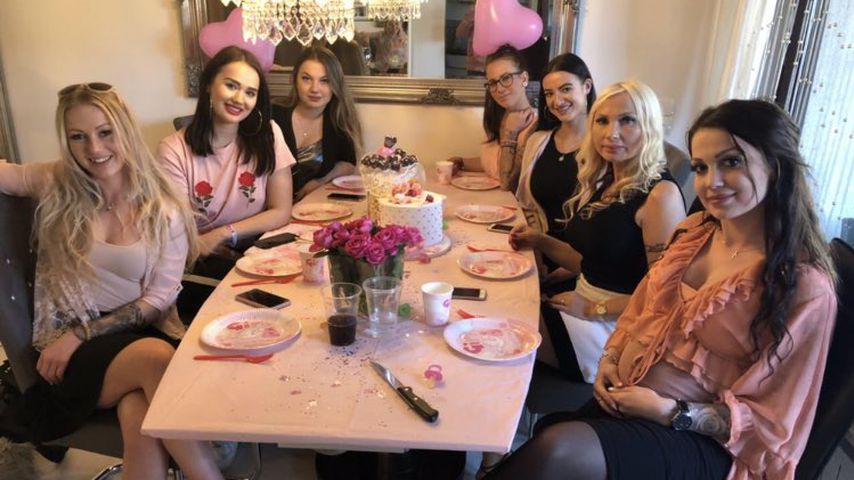 Angie Teubner mit Freundinnen bei ihrer Babyparty