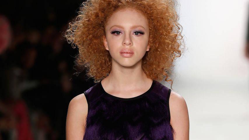 Anna Ermakova läuft bei der Riani-Show auf der Mercedes-Benz Fashion Week 2015