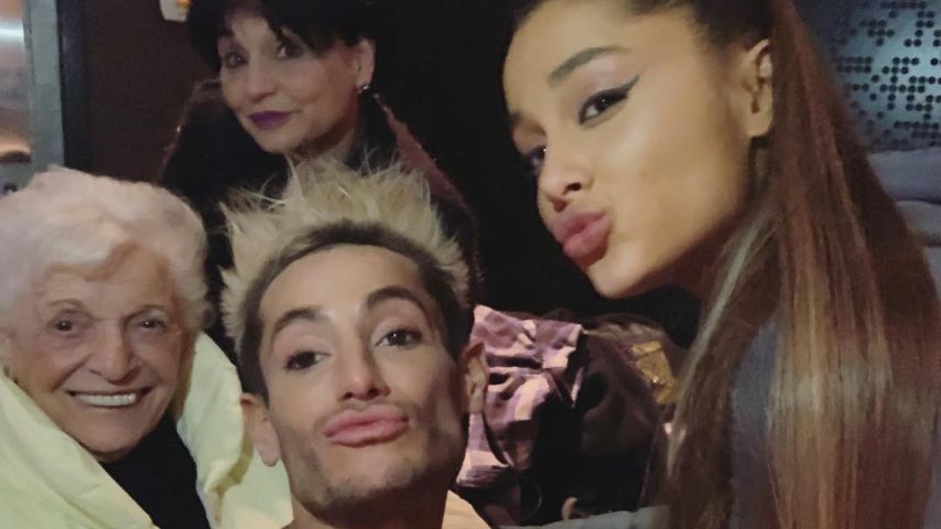 Coole Oma: Ariana Grandes Großmutter lässt sich tätowieren!