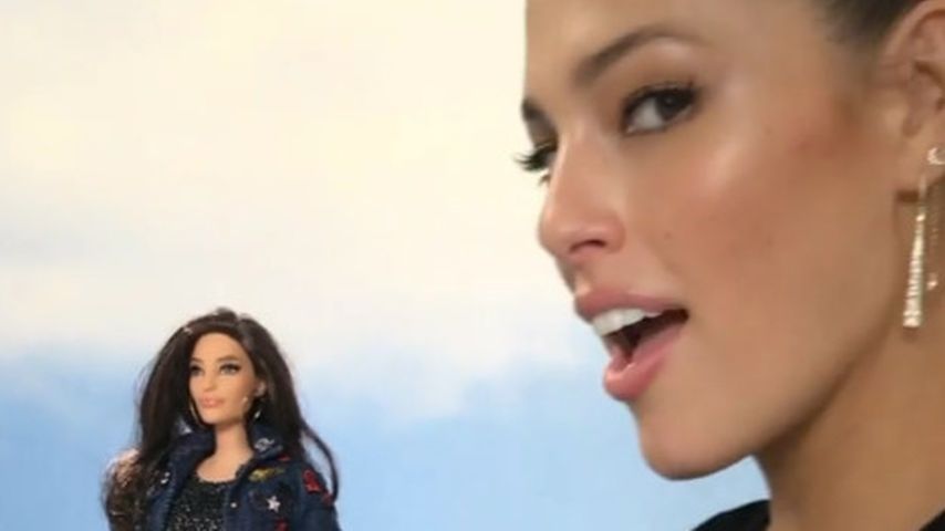 Ashley Graham mit ihrer Barbie