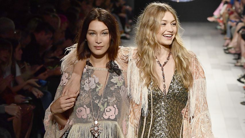 Bella und Gigi Hadid in der Fashionshow von Anna Sui in New York