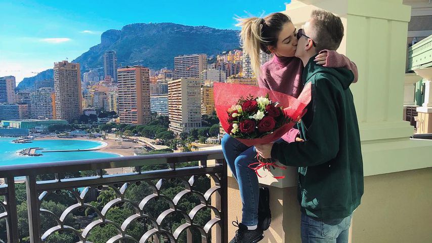Rosen, Herzen, Urlaub: So turteln die Promis am Valentinstag