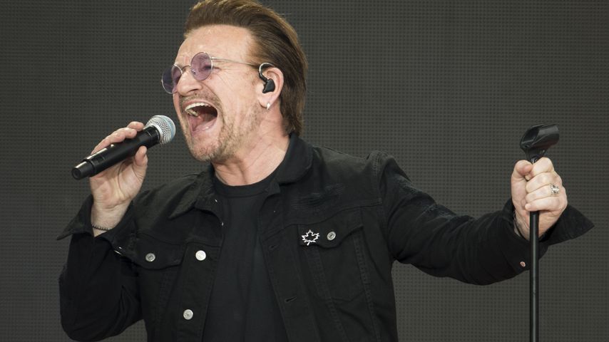 Bono von U2 performen in Ottawa