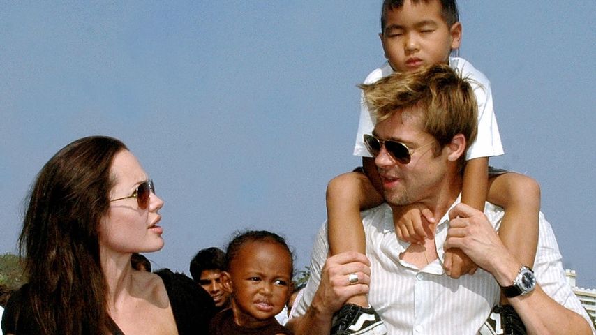 Brad Pitt, Angelina Jolie und die gemeinsamen Kinder Zahara und Maddox in Mumbai, 2006