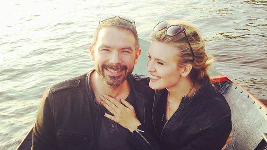 Brent Bushnell und Maggie Grace bei einer romantischen Bootsfahrt