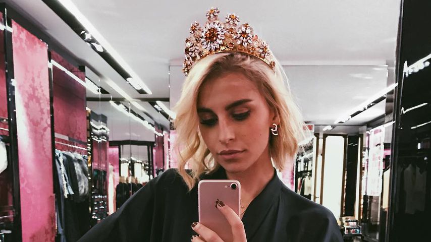 Caro Daur bei den Vorbereitungen der "Dolce & Gabbana"-Show
