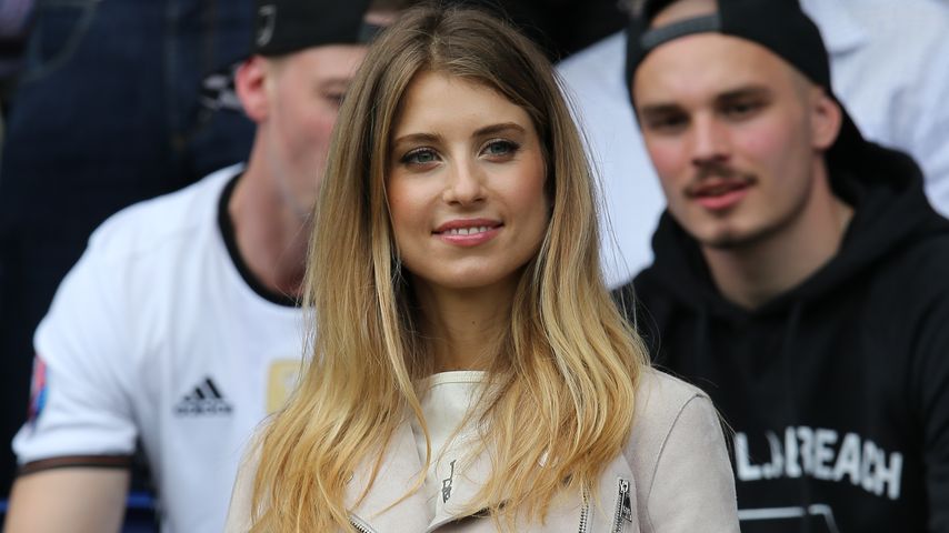 Cathy Hummels auf der Zuschauertribüne bei der EM 2016