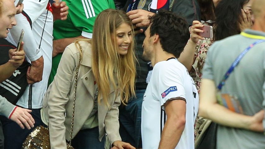 Cathy und Mats Hummels turteln bei der EM 2016