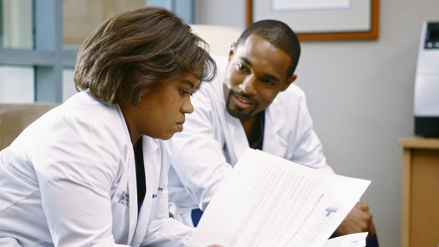 Chandra Wilson und Jason George am Set von "Grey's Anatomy"