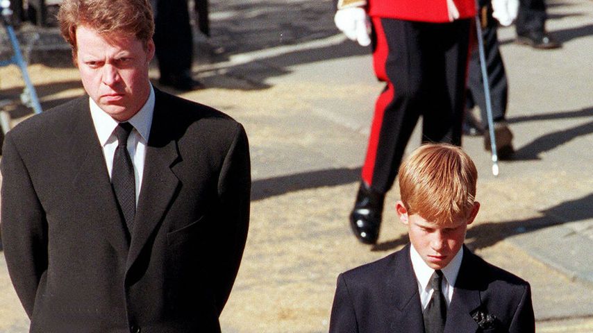 Charles Spencer, Prinz Harry und Prinz Charles während Prinzessin Dianas Trauerfeier