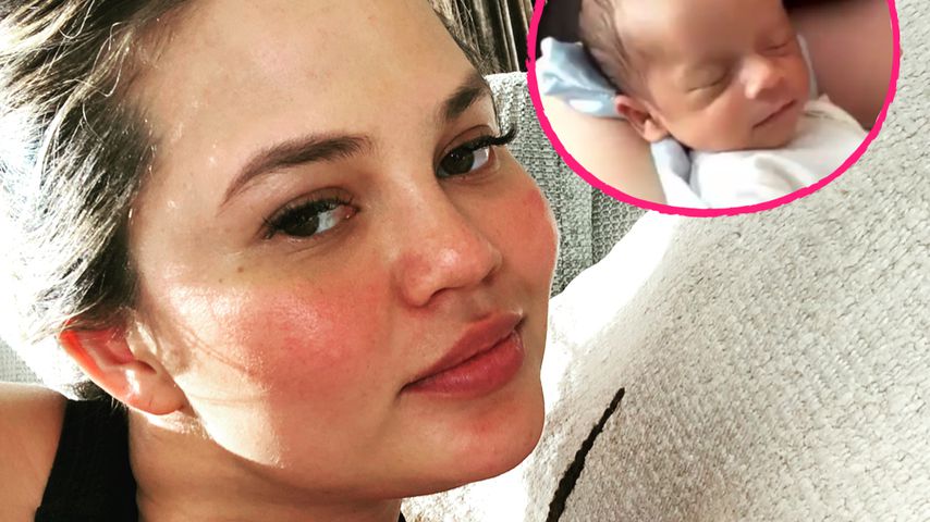 Zuckersüß! So friedlich schlummert Chrissy Teigens Baby-Boy