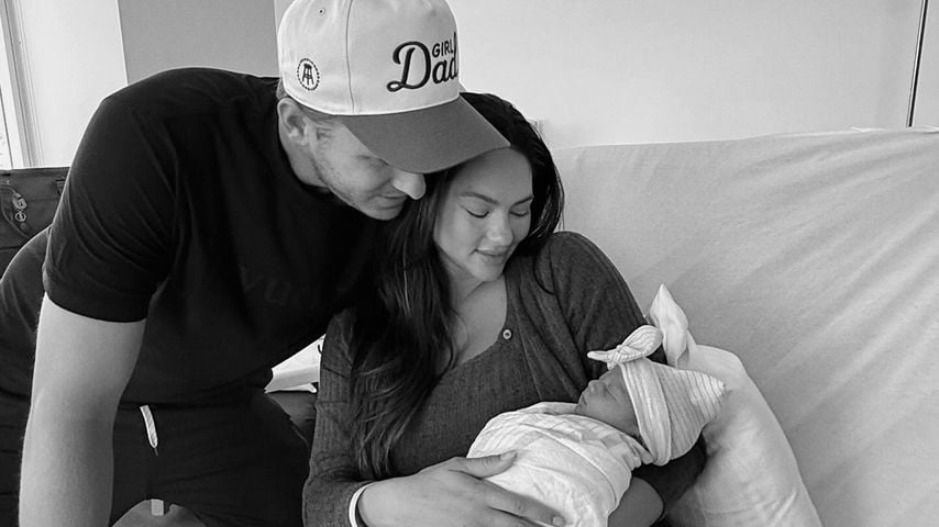 Christen Harper, Jared Goff und ihre Tochter Romy Isabelle im Juli 2025