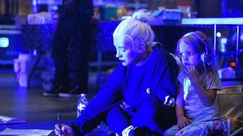 Goldig! Christina Aguilera holt Tochter Summer (4) auf Bühne