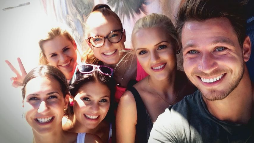 Sebastian Pannek mit den "Bachelor"-Girls Clea-Lacy, Sabrina, Julia, Alesa und Erika