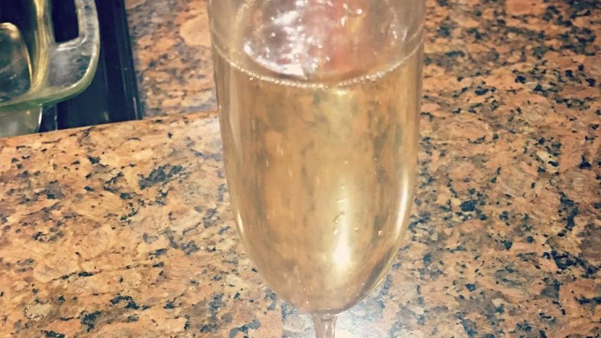 Courtney Stoddens Sektglas-Instagram-Post