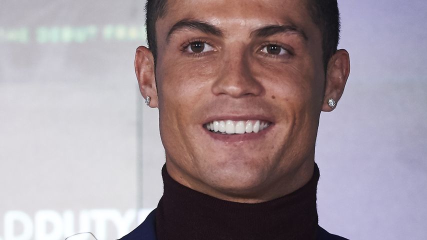 Cristiano Ronaldo mit Rollkragen und Sakko