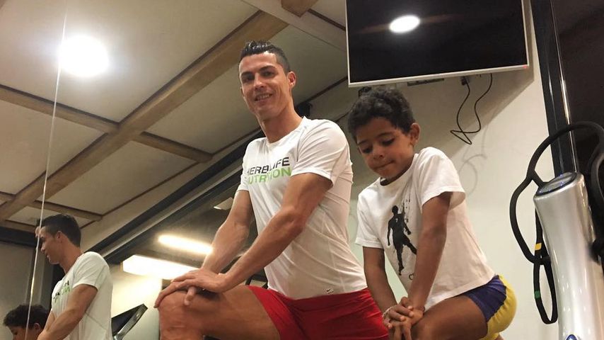 Cristiano Ronaldo mit seinem Sohn beim Sport