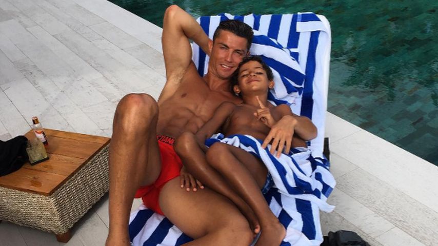 Cristiano Ronaldo mit seinem Sohn Cristiano Ronaldo Jr.
