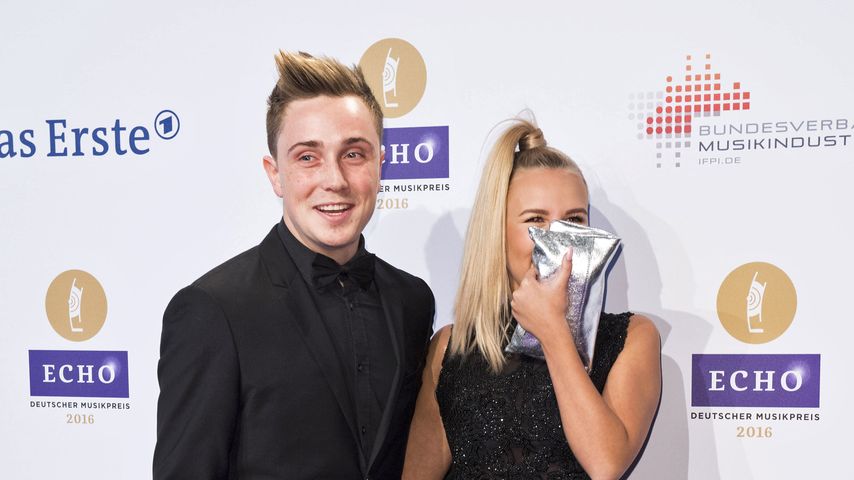 Dagi Bee und ihr Freund Eugen auf dem Red Carpet der Echo-Verleihung 2016 in Berlin