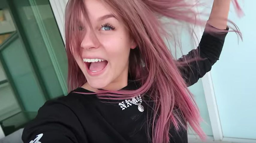 Knallige Premiere: Dagi Bee hat zum ersten Mal pinke Haare!