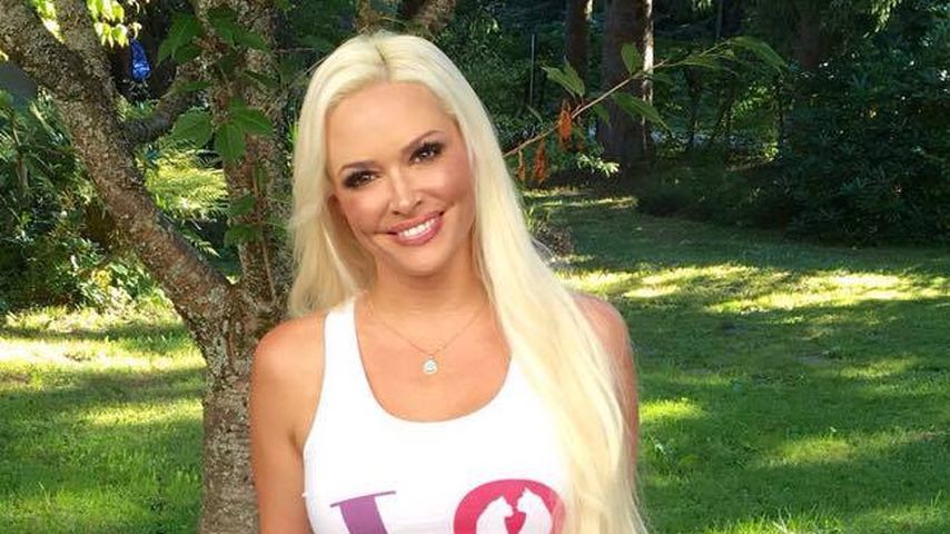 Daniela Katzenberger stellt neue Shirt-Kollektion vor