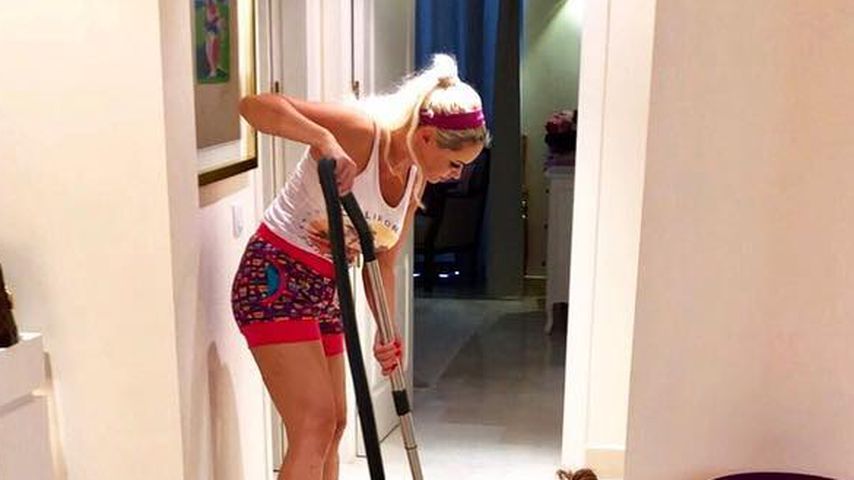Saubere Mini-Katze: Sophia (2) hilft Dani schon im Haushalt!