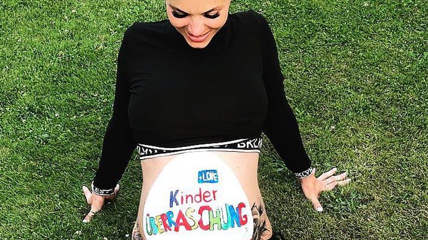 Denise Kappès malt: Ihr Babybauch wird zum Überraschungs-Ei!